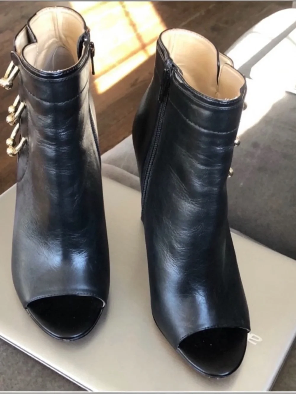 Katy Perry Black Leather Peep-Toe Ankle Boots with Gold Ring detail Sz 10